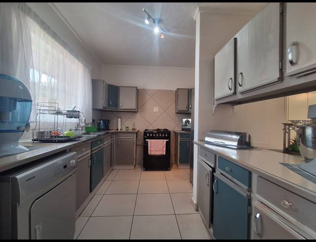 2 BEDROOM FLAT FOR SALE IN THREE RIVERS